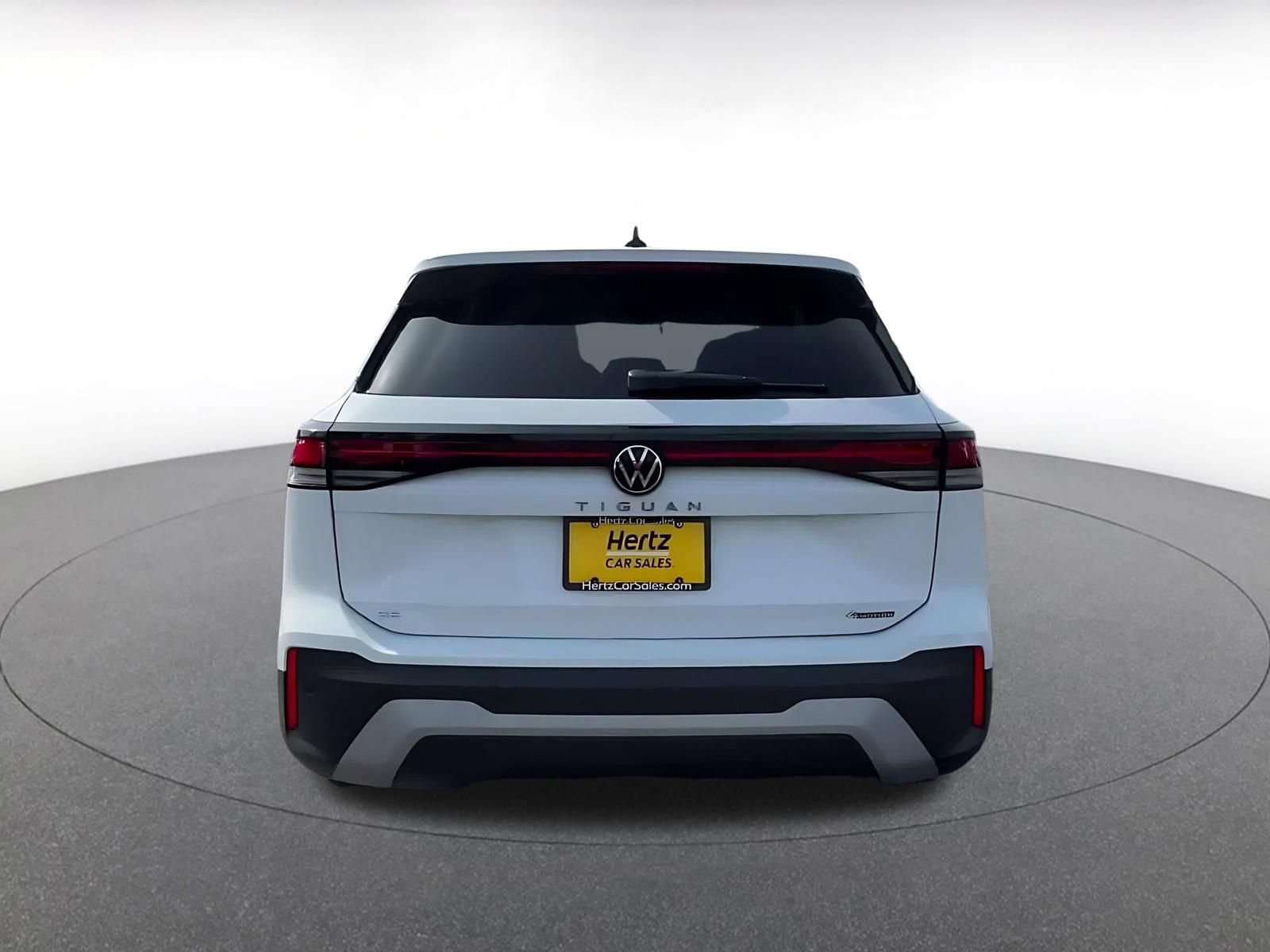 Used 2026 Volkswagen Tiguan SE AWD/4WD image 12