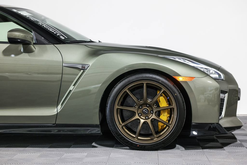 Used 2021 Nissan GT-R Premium image 3