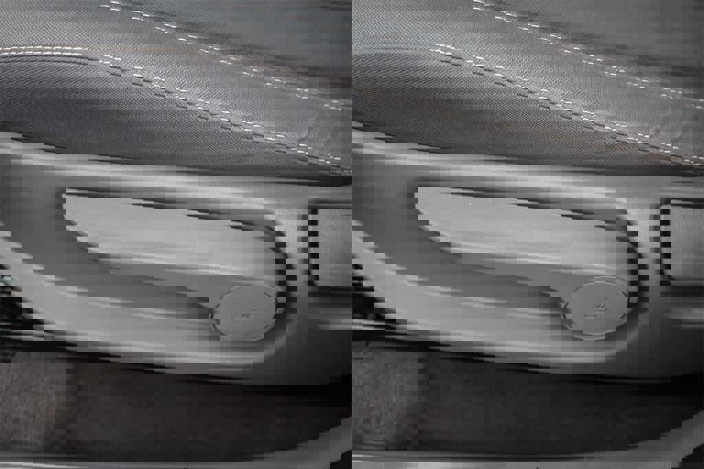 Used 2023 Hyundai Elantra Blue w/ Cargo Package image 23