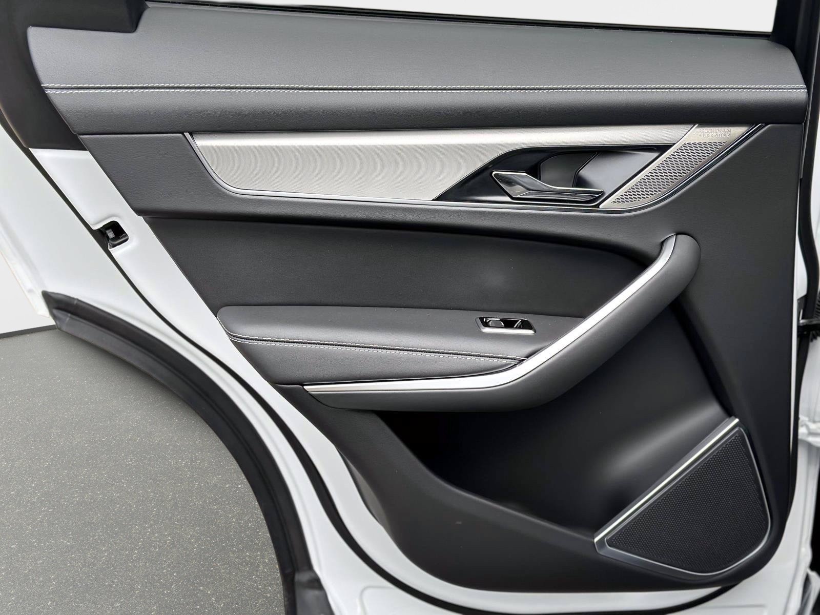 New 2026 Jaguar F-PACE R-Dynamic S AWD/4WD image 8