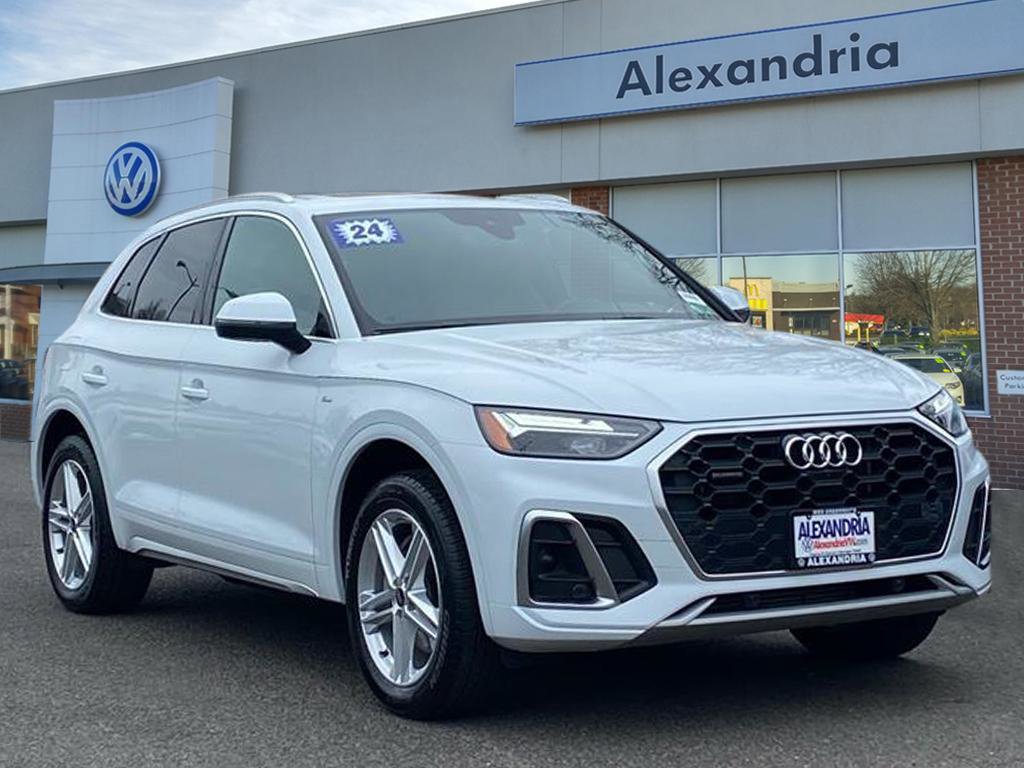 Used 2024 Audi Q5 e Premium Plus w/ Premium Plus Package image 1
