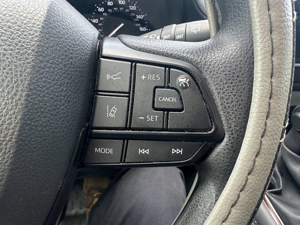 Used 2024 Toyota Sienna LE AWD/4WD image 22