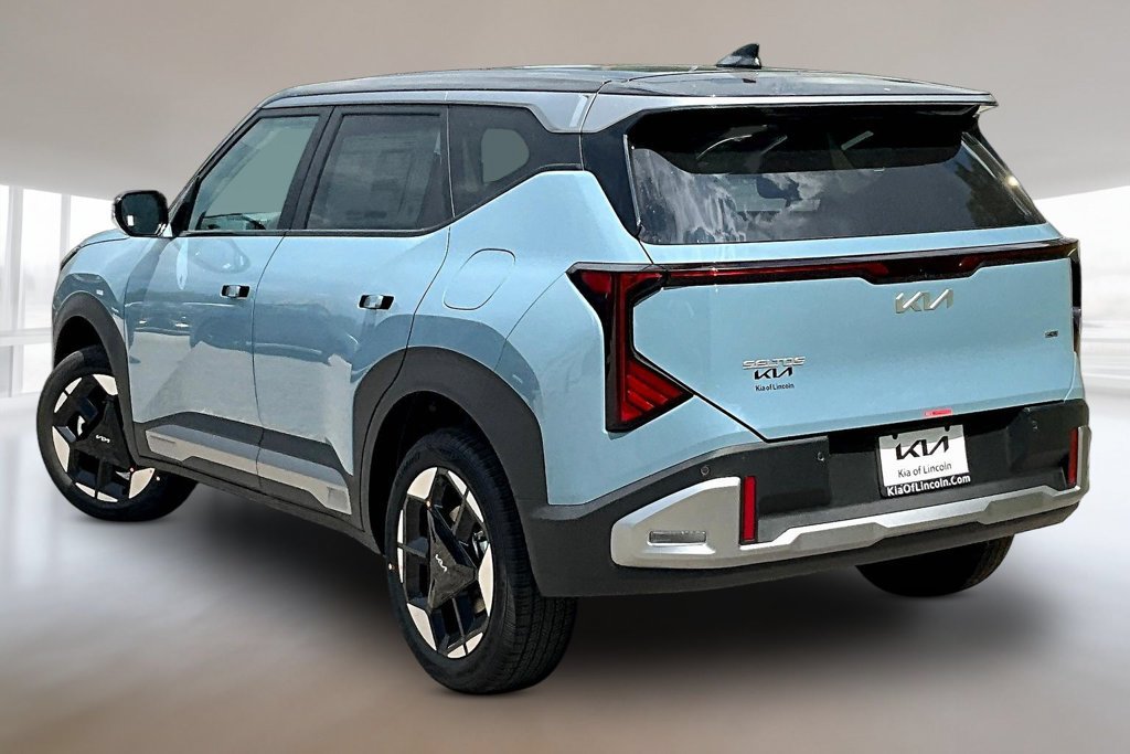 New 2027 Kia Seltos S FWD image 3