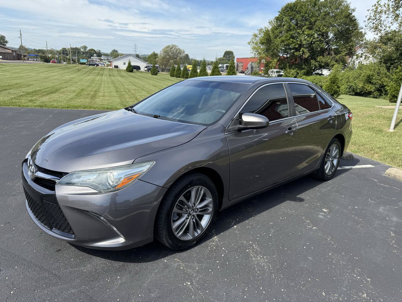 Used 2017 Toyota Camry SE FWD image 3