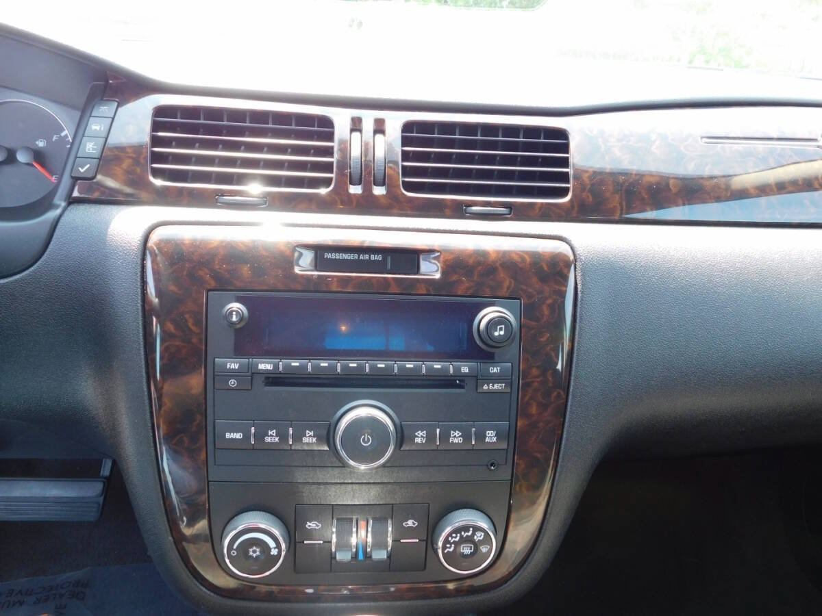 Used 2015 Chevrolet Impala LT w/ LT Sunroof Package FWD image 10