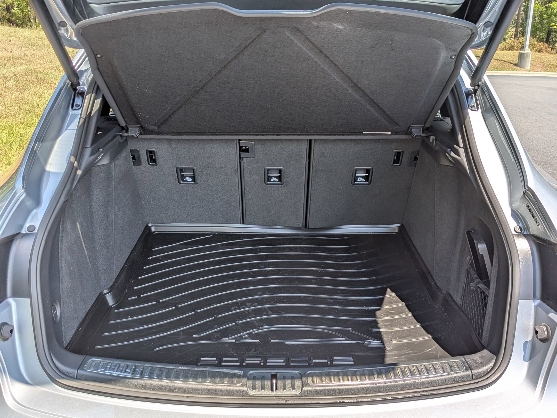 Certified 2025 Porsche Macan Turbo AWD/4WD image 26