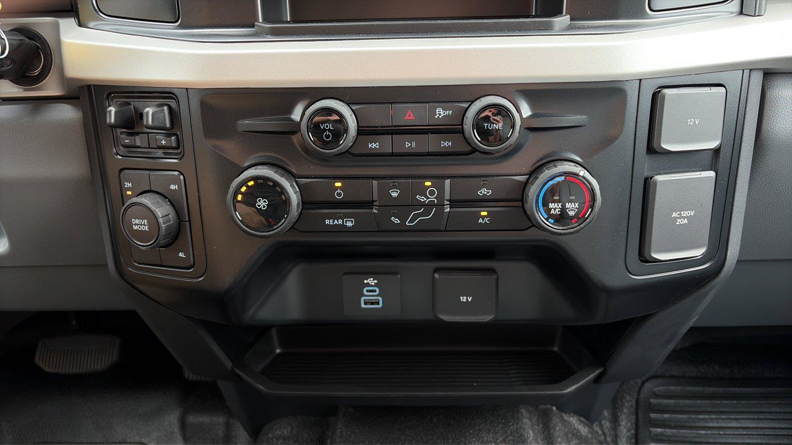 New 2026 Ford F450 XL w/ XL Chrome Package AWD/4WD image 36