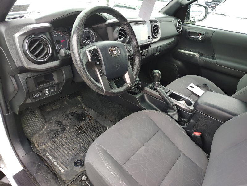 Used 2018 Toyota Tacoma TRD Sport AWD/4WD image 10
