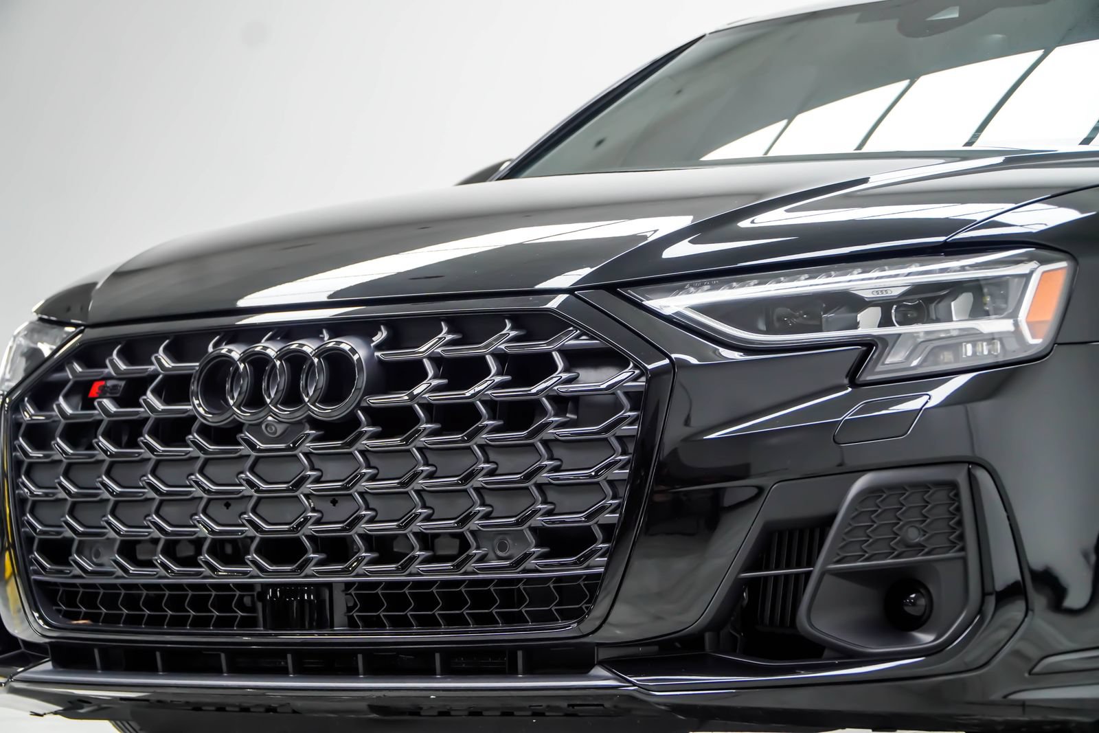 Used 2024 Audi S8 w/ S8 Comfort Plus Package AWD/4WD image 2