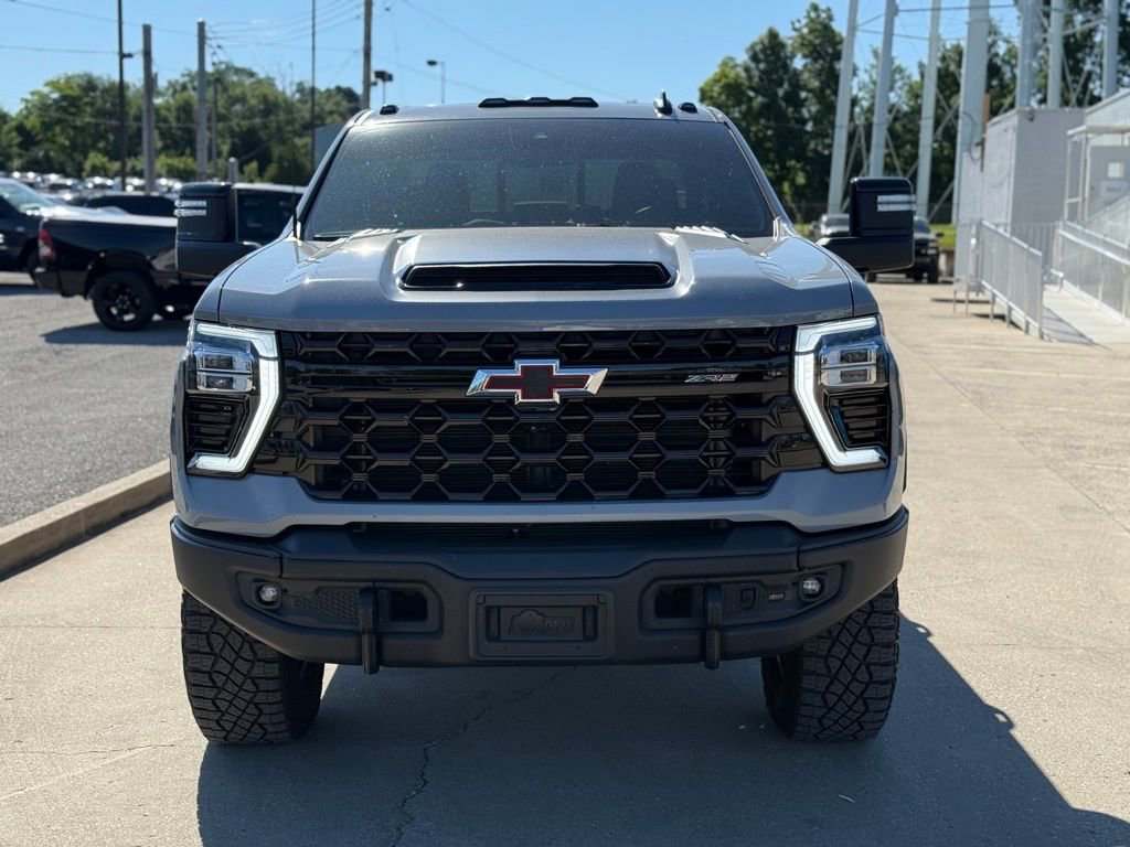 Used 2024 Chevrolet Silverado 2500 ZR2 w/ ZR2 Bison Edition AWD/4WD image 3