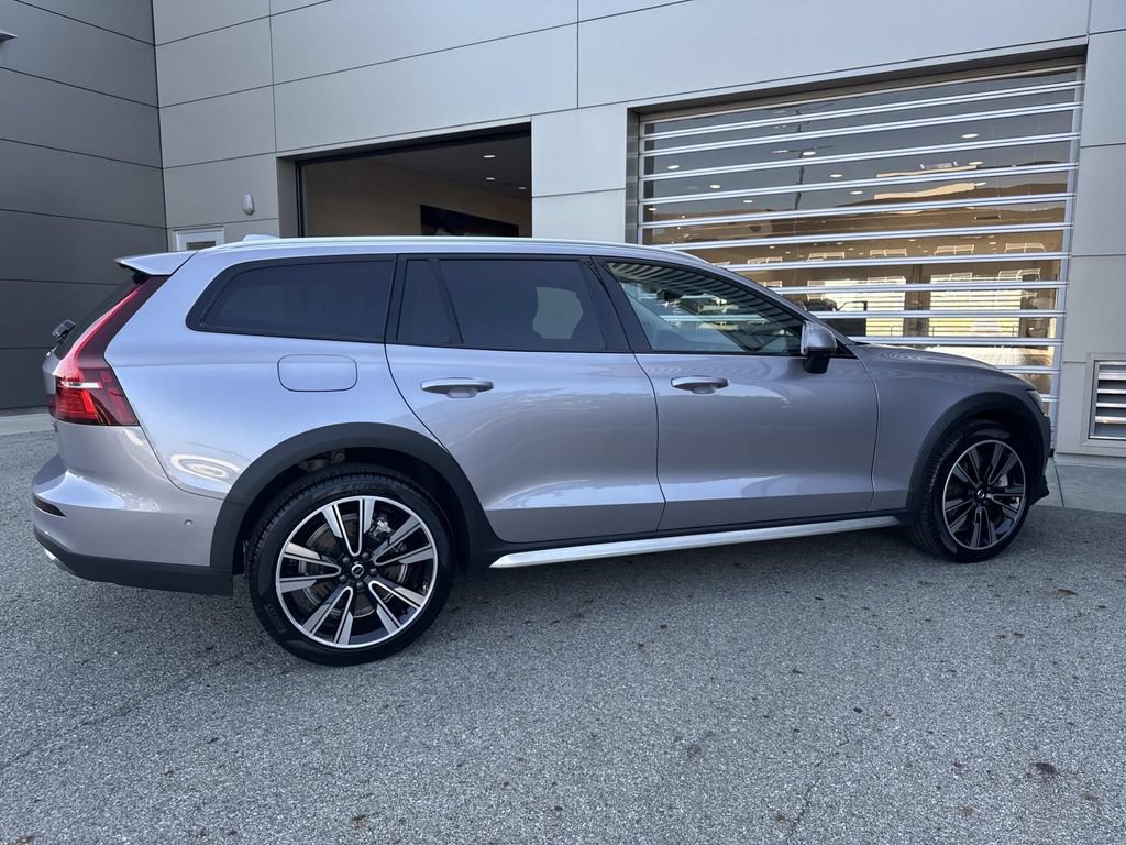 Used 2026 Volvo V60 B5 Cross Country Ultra w/ Climate Package AWD/4WD image 7