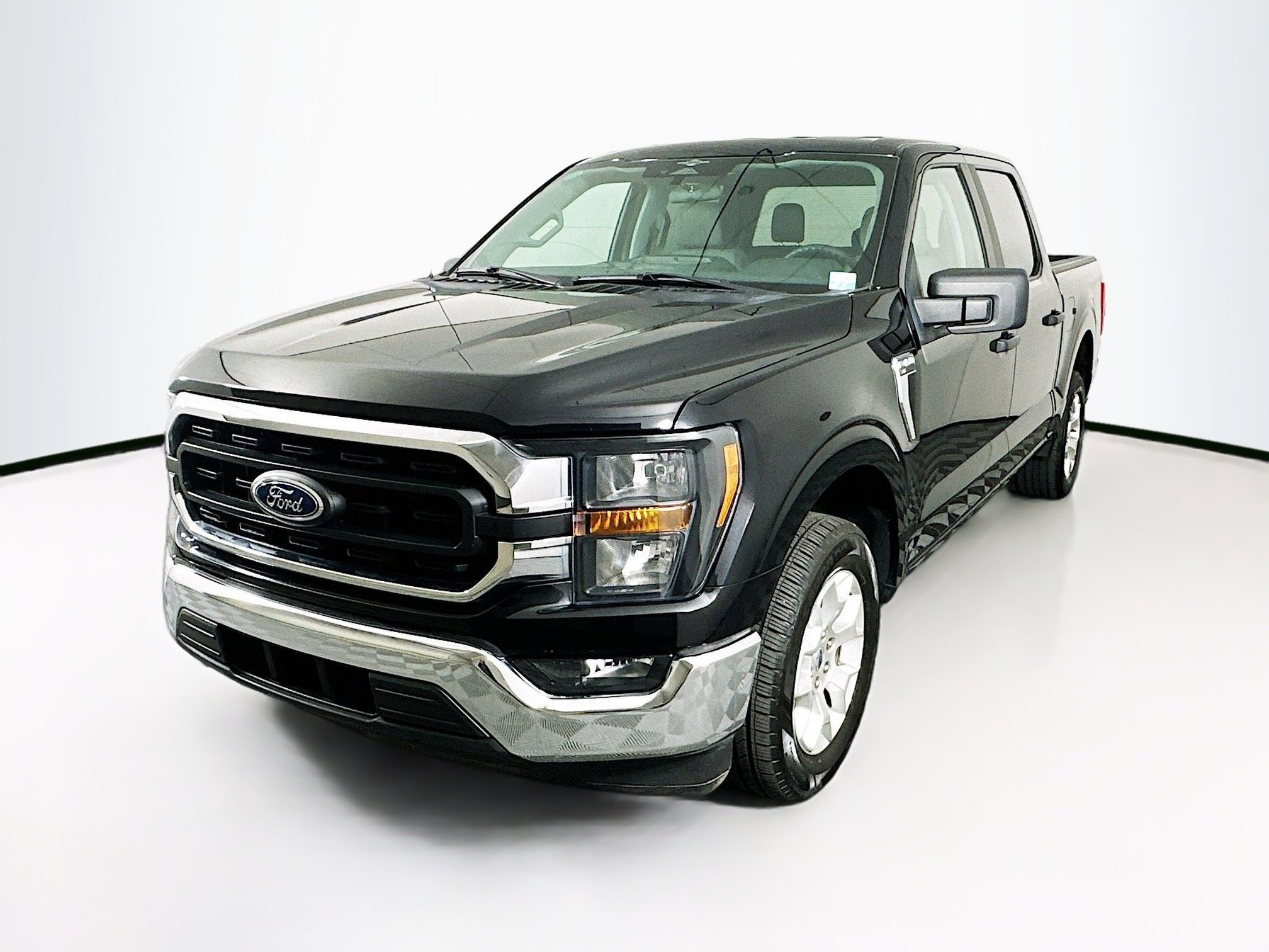 Used 2023 Ford F150 XLT image 3