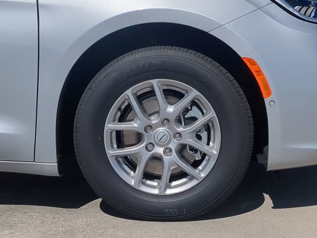 New 2026 Chrysler Pacifica Select FWD image 11