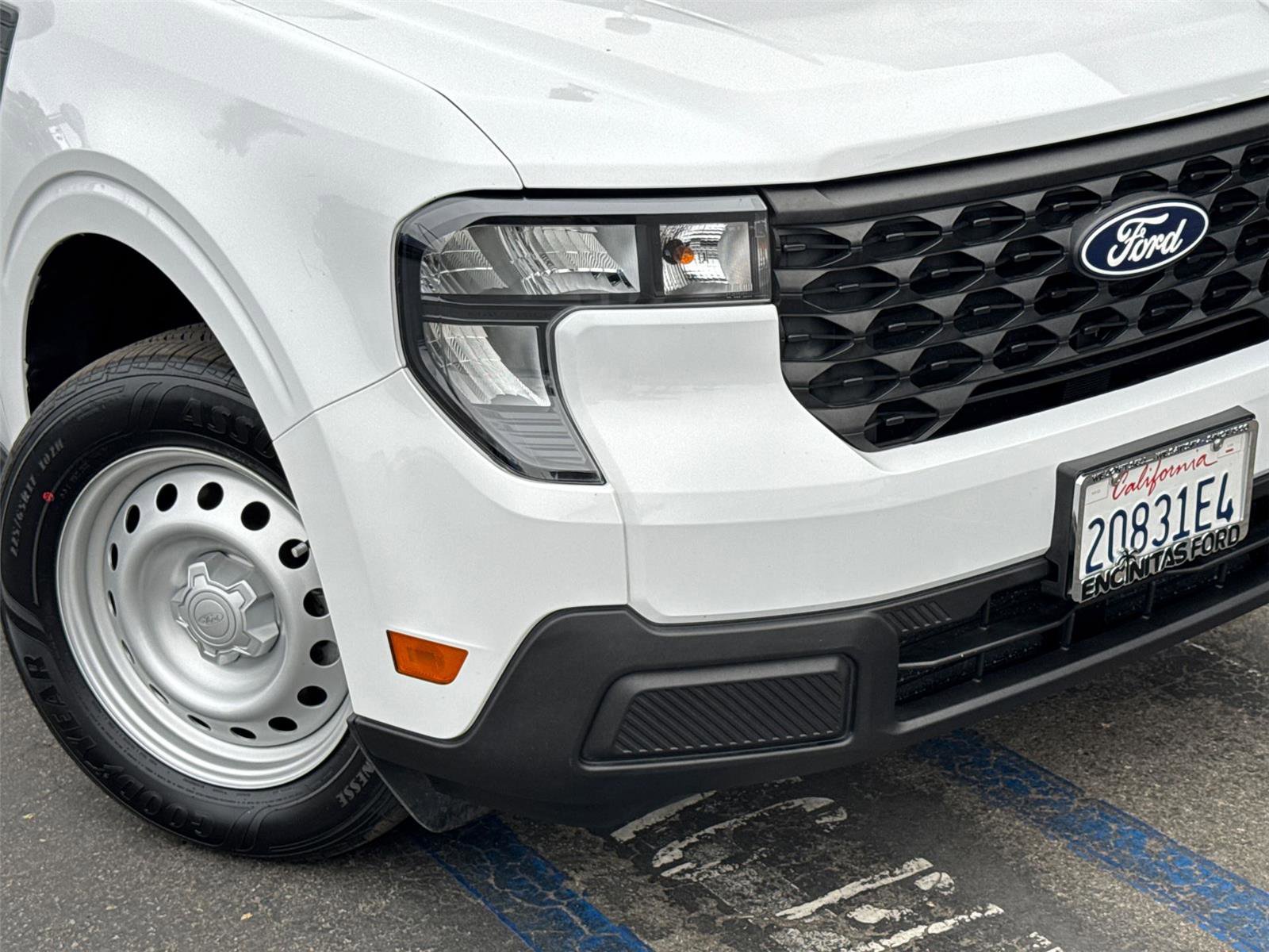 Used 2025 Ford Maverick XL image 3