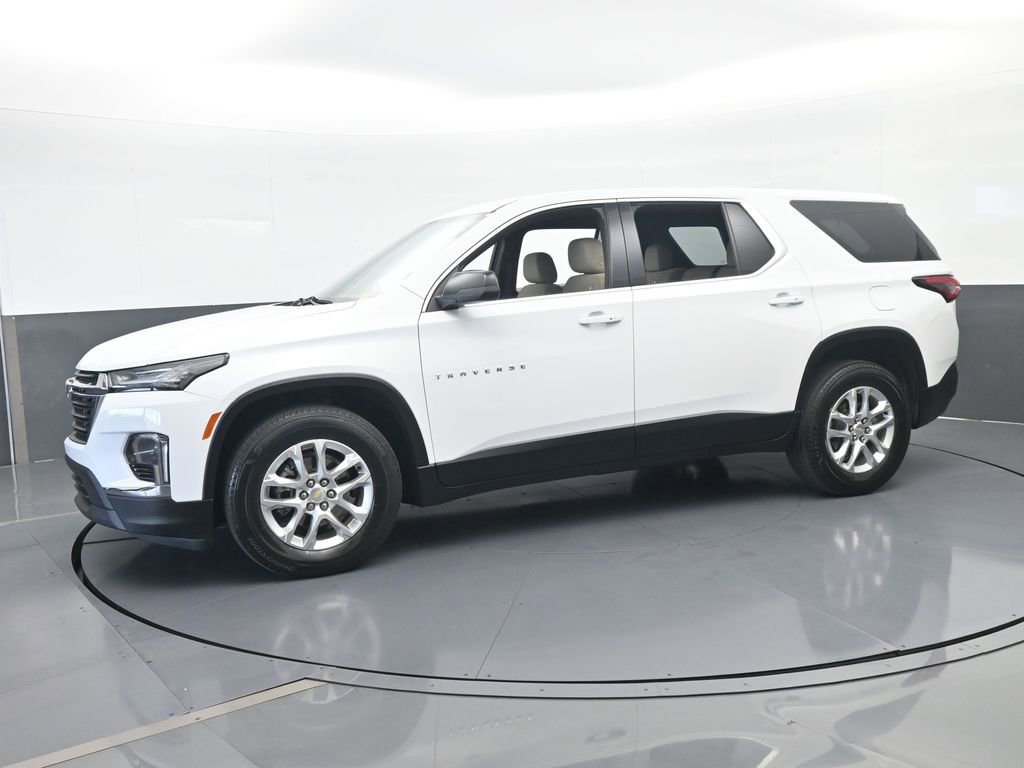Used 2022 Chevrolet Traverse LS image 2