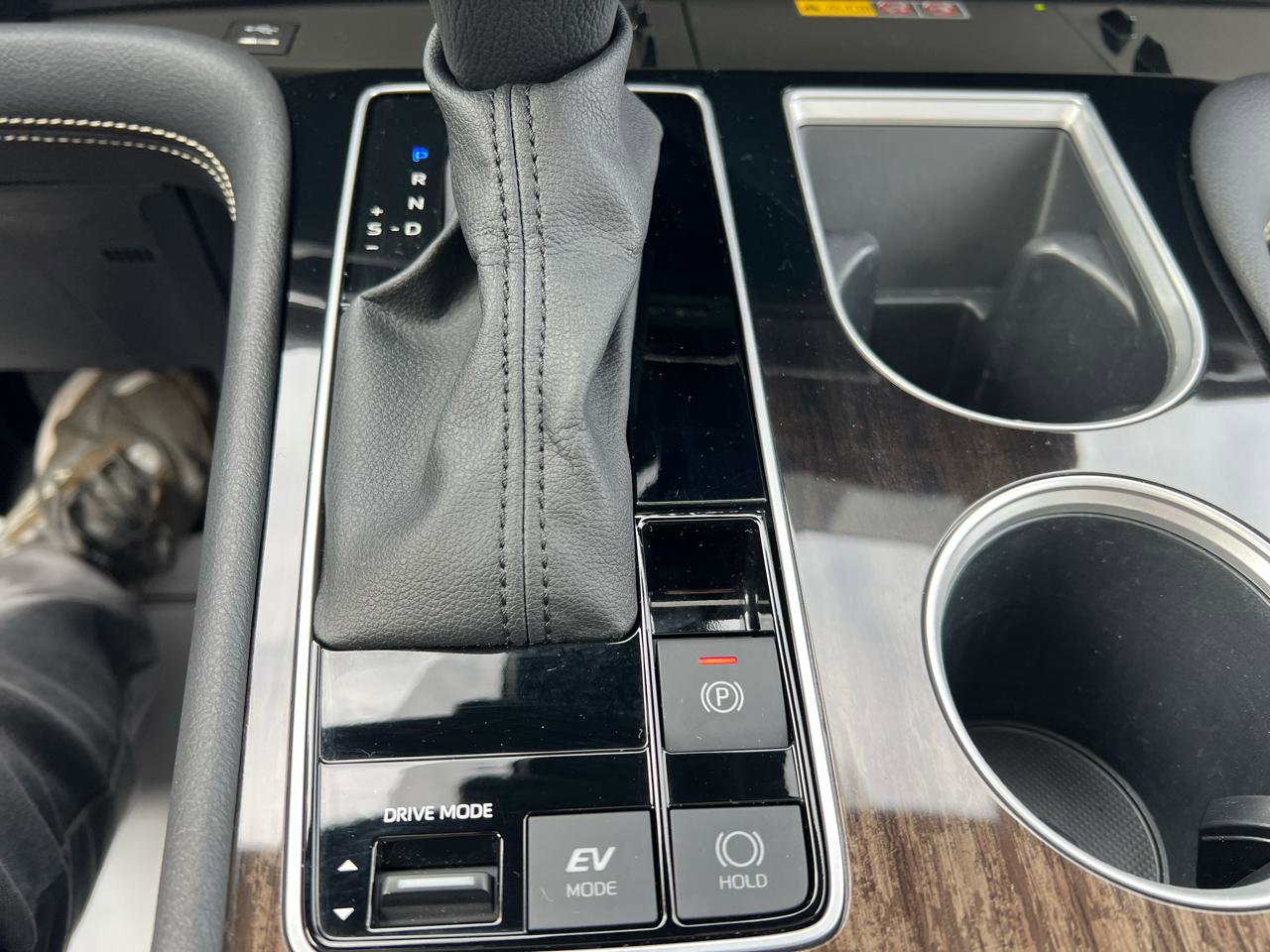 Used 2025 Toyota Sienna Platinum image 28