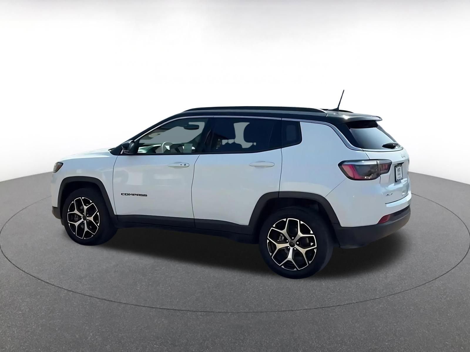 Used 2025 Jeep Compass Limited AWD/4WD image 10