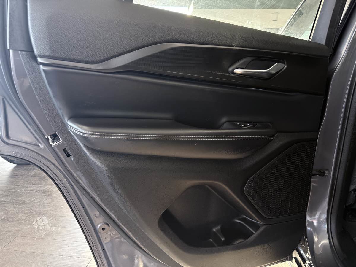 Used 2023 Jeep Grand Cherokee Laredo w/ Luxury Tech Group I image 28