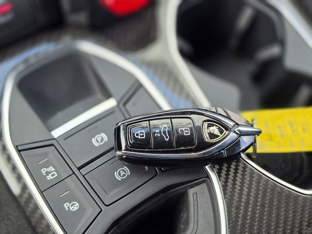 Used 2024 Lamborghini Urus Performante AWD/4WD image 29