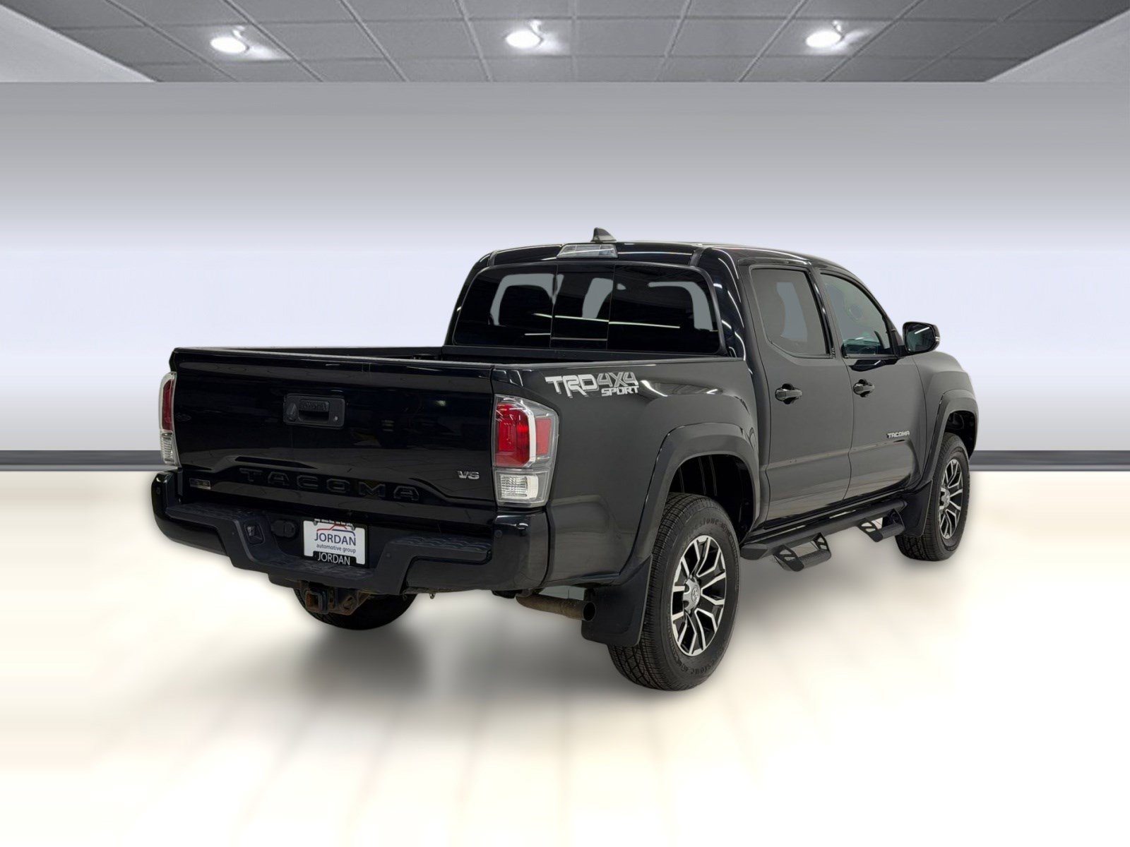 Used 2020 Toyota Tacoma TRD Sport w/ TRD Premium Sport Package AWD/4WD image 7