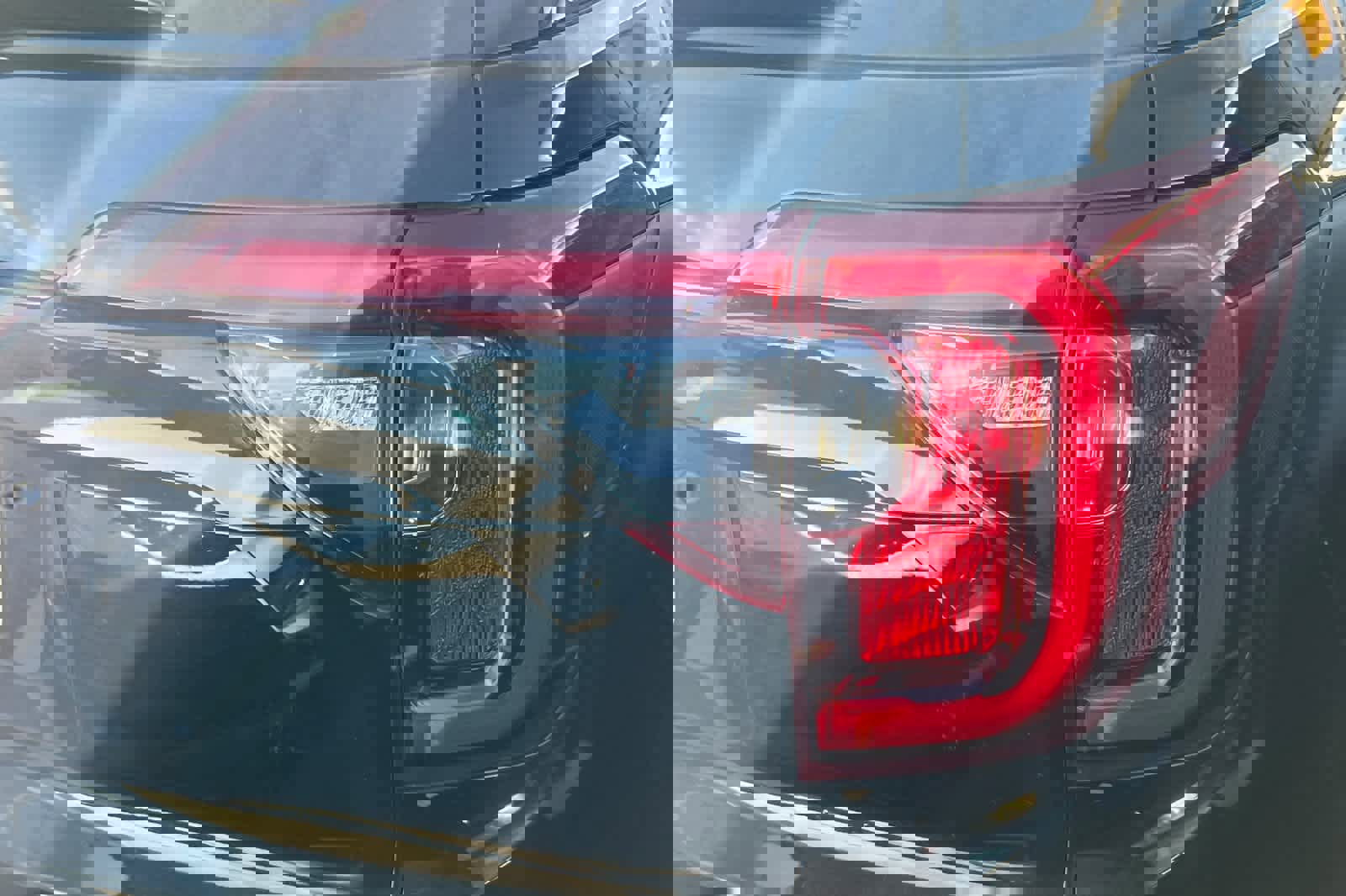 Used 2023 GMC Acadia SLE w/ Elevation Edition image 18