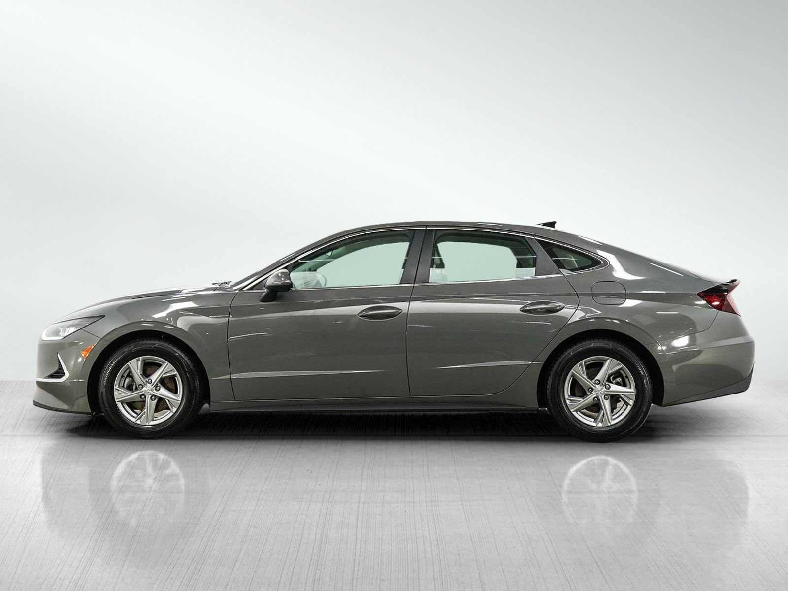 Used 2022 Hyundai Sonata SE w/ Cargo Package FWD image 2