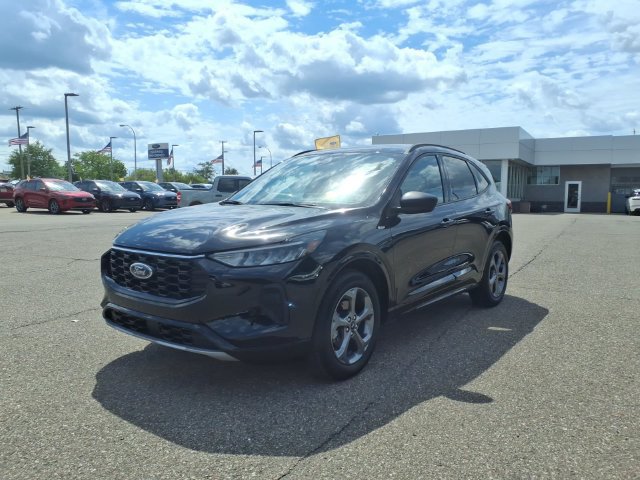 Certified 2024 Ford Escape ST-Line w/ Tech Pack #1 AWD/4WD image 3