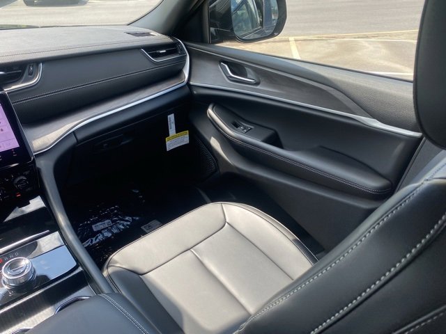 New 2025 Jeep Grand Cherokee L Limited w/ Trailer Tow Package image 39