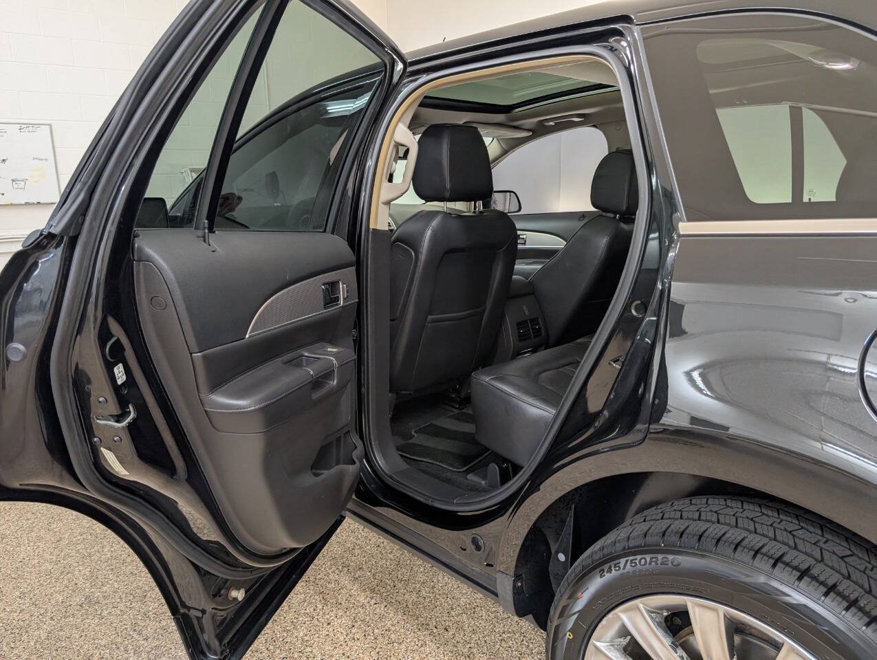 Used 2014 Lincoln MKX AWD w/ Equipment Group 101A image 13