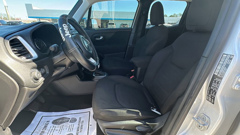 Used 2018 Jeep Renegade Latitude image 10