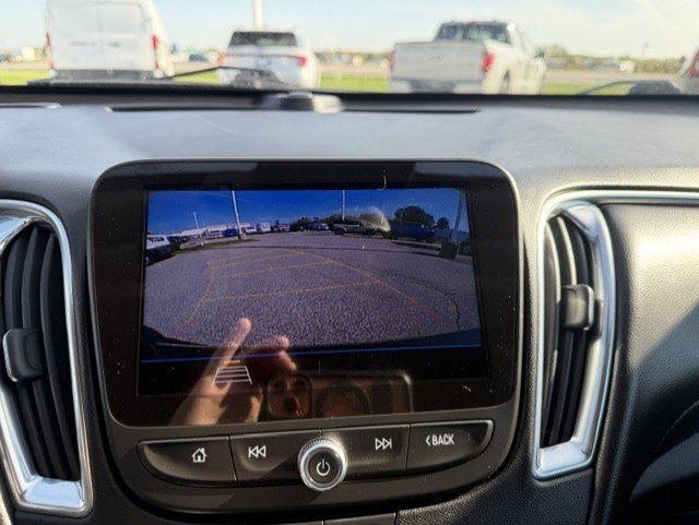 Used 2020 Chevrolet Malibu LT w/ Leather Package FWD image 19