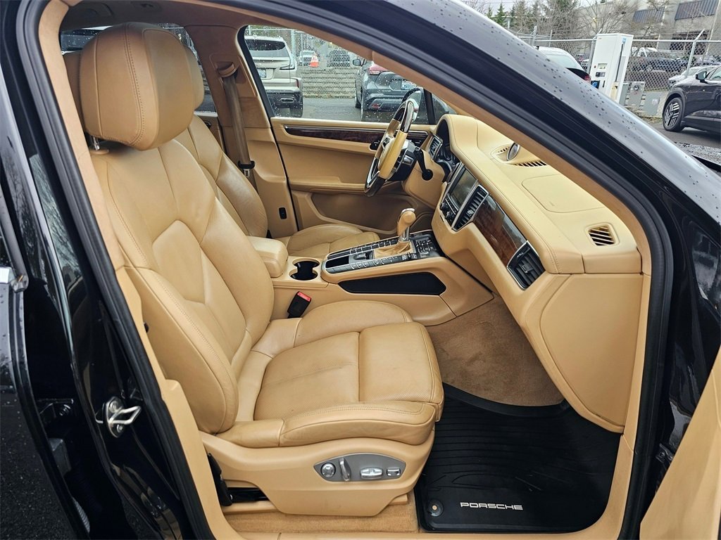 Used 2016 Porsche Macan Turbo image 29
