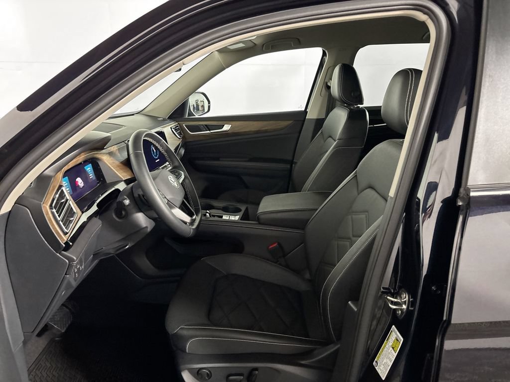 Certified 2025 Volkswagen Atlas SE AWD/4WD image 13