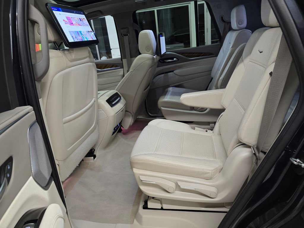 Used 2023 Cadillac Escalade Sport Platinum AWD/4WD image 34