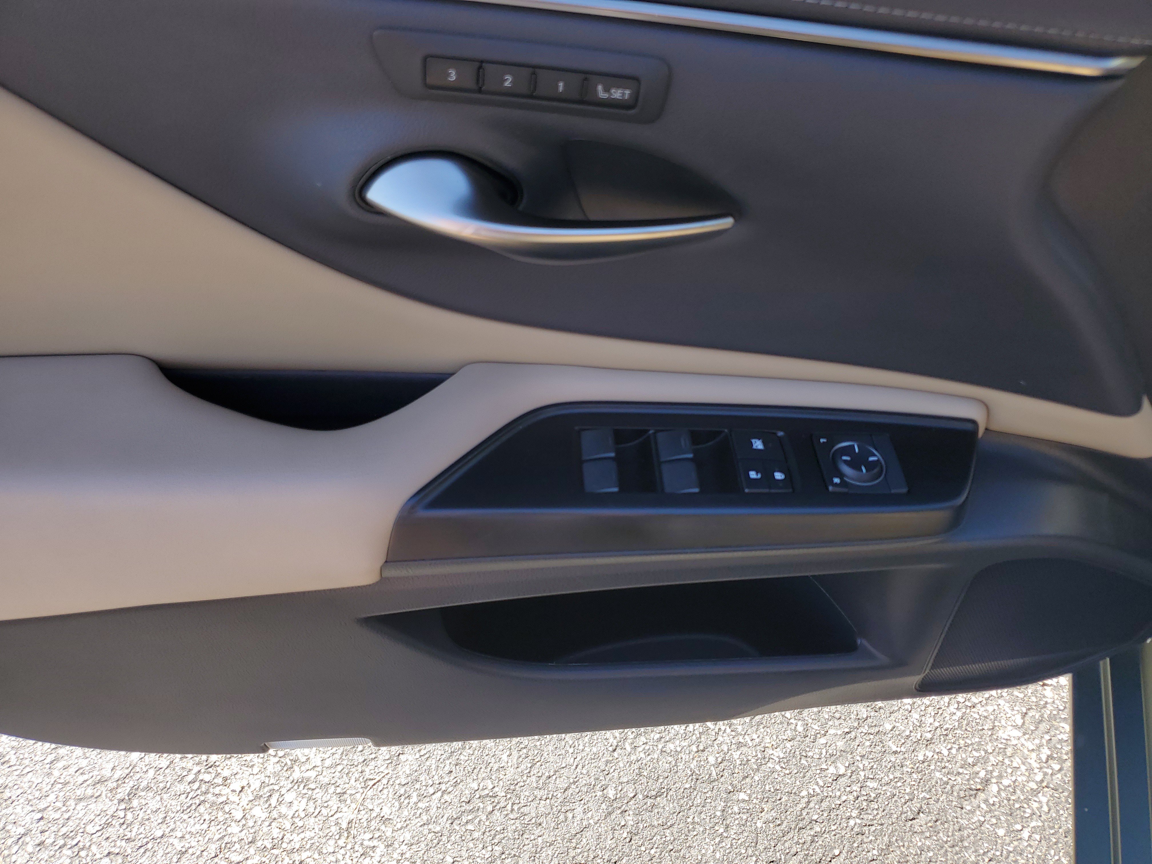 Used 2019 Lexus ES 350 w/ Premium Package FWD image 18