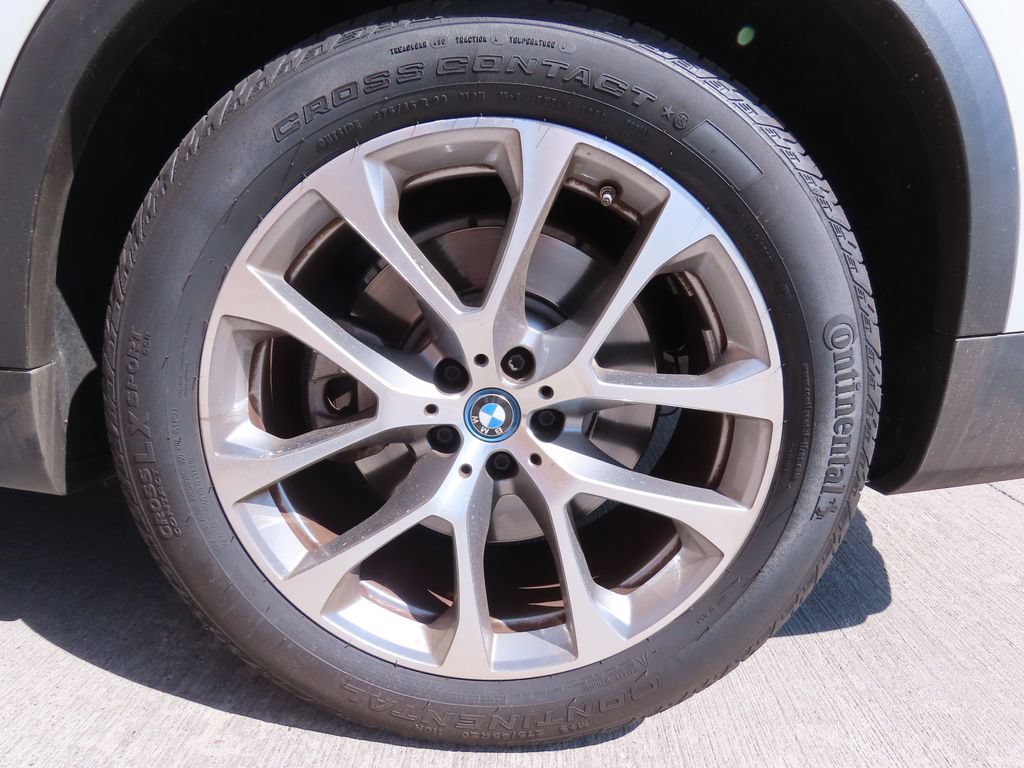Used 2024 BMW X5 xDrive50e w/ Parking Assistance Package AWD/4WD image 15