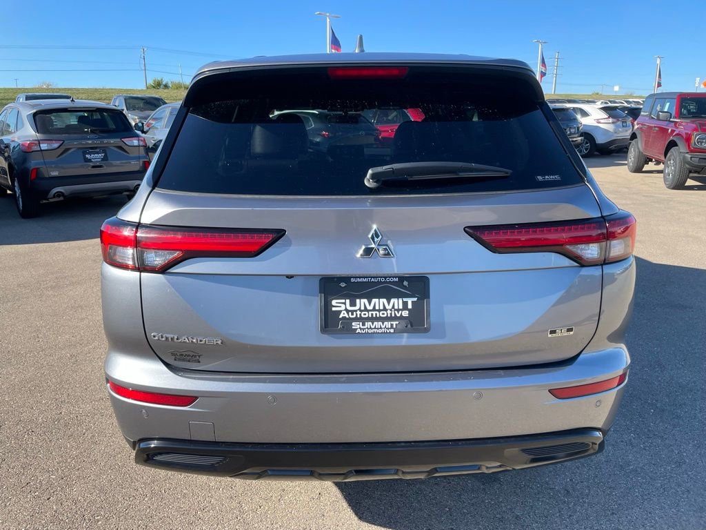 Used 2023 Mitsubishi Outlander SE Black Edition image 30
