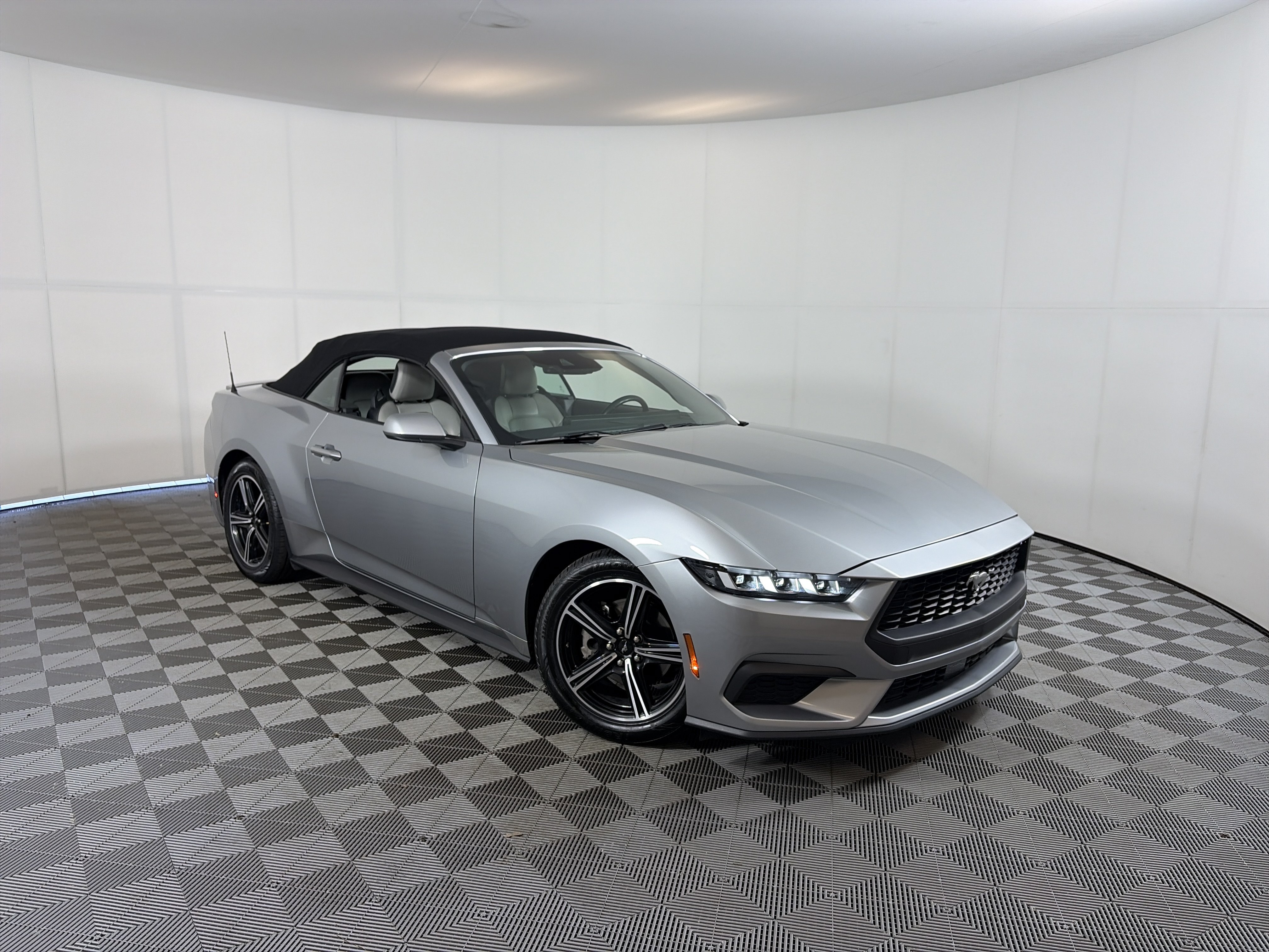 Used 2024 Ford Mustang Premium RWD image 1