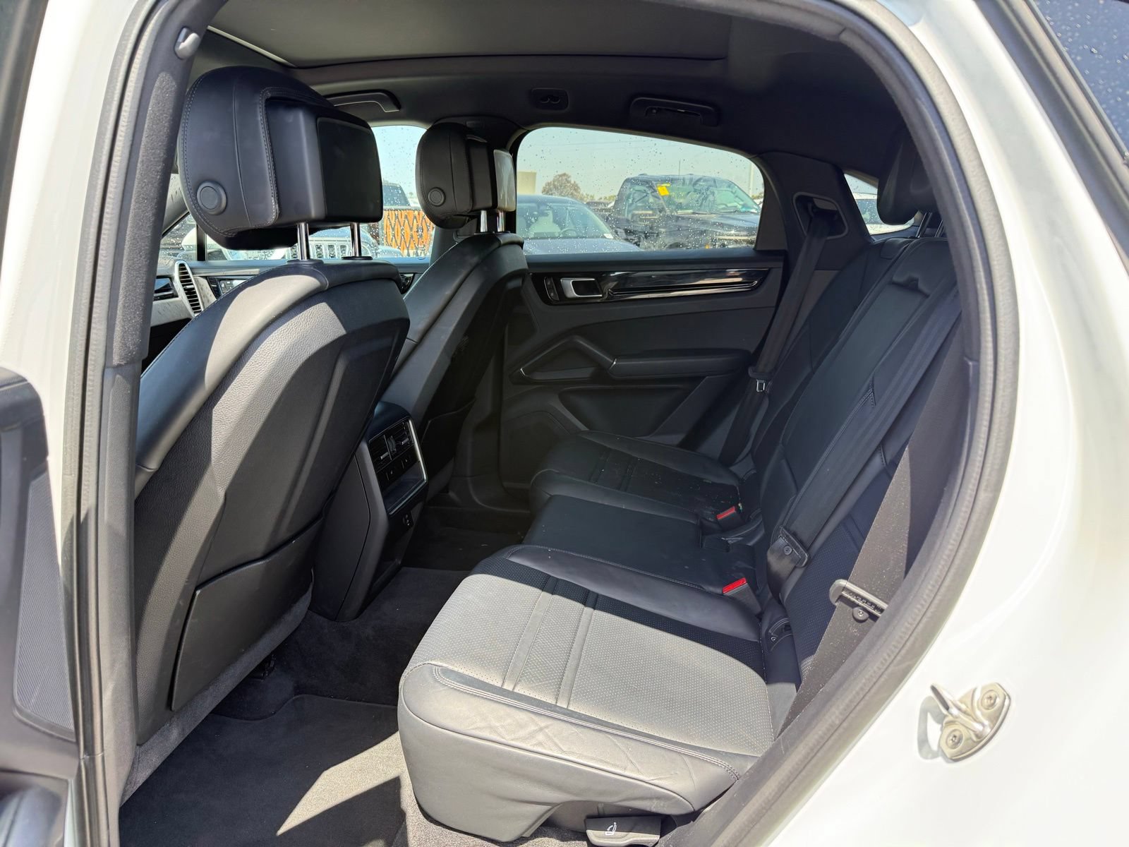 Used 2022 Porsche Cayenne Coupe AWD/4WD image 6