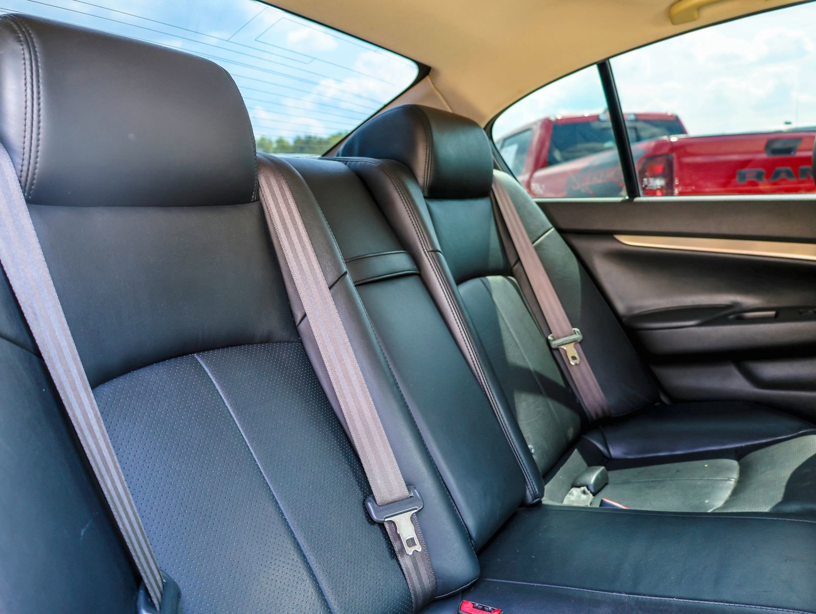 Used 2013 INFINITI G37 x w/ Premium Pkg image 7