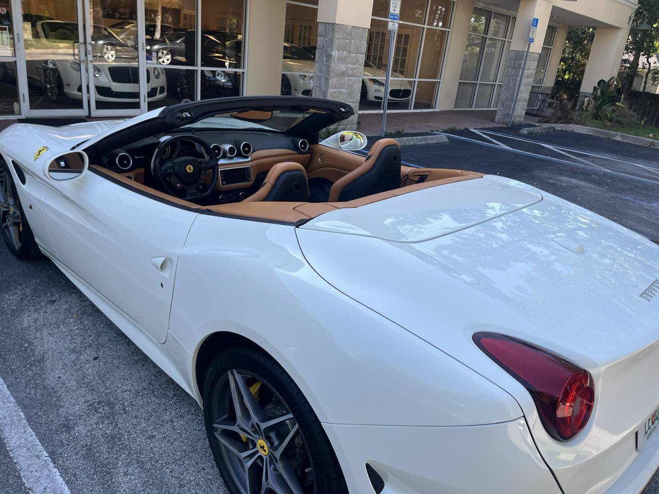 Used 2016 Ferrari California T RWD image 9