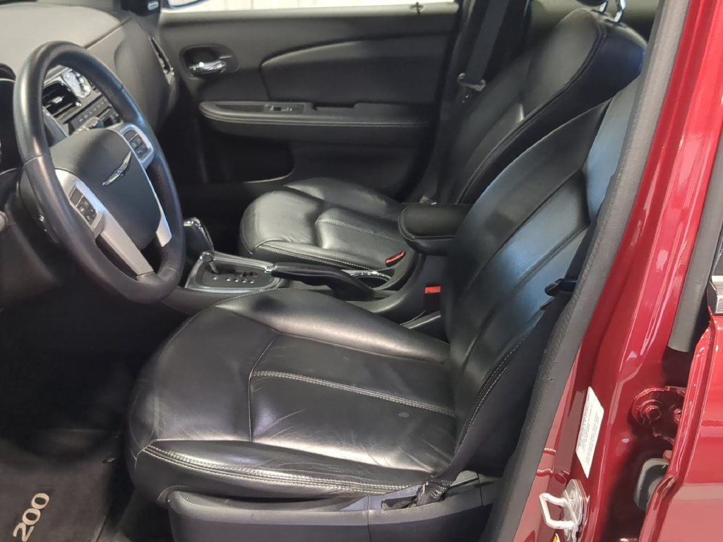 Used 2014 Chrysler 200 Limited FWD image 19