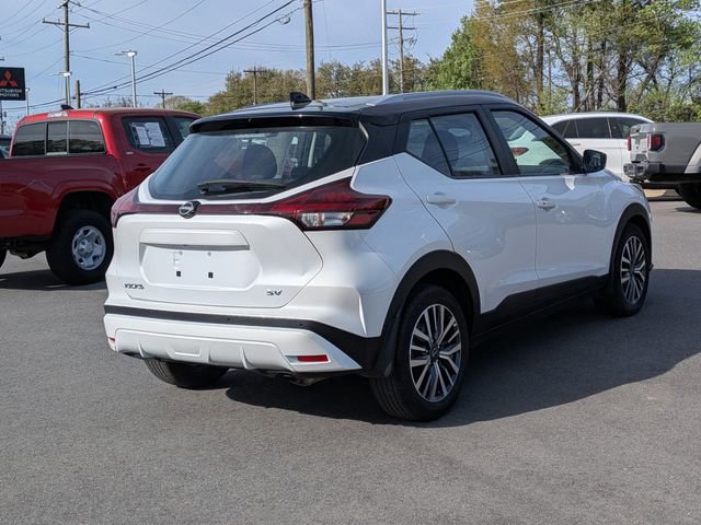 Used 2023 Nissan Kicks SV image 3
