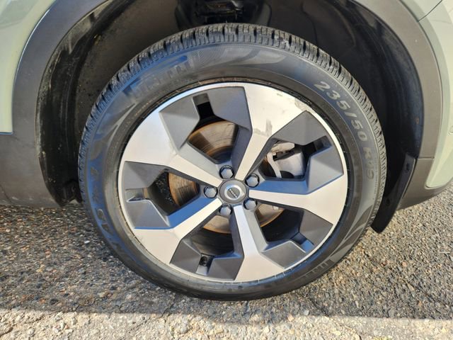 Certified 2023 Volvo XC40 B5 Plus w/ Driver Assist Package AWD/4WD image 20