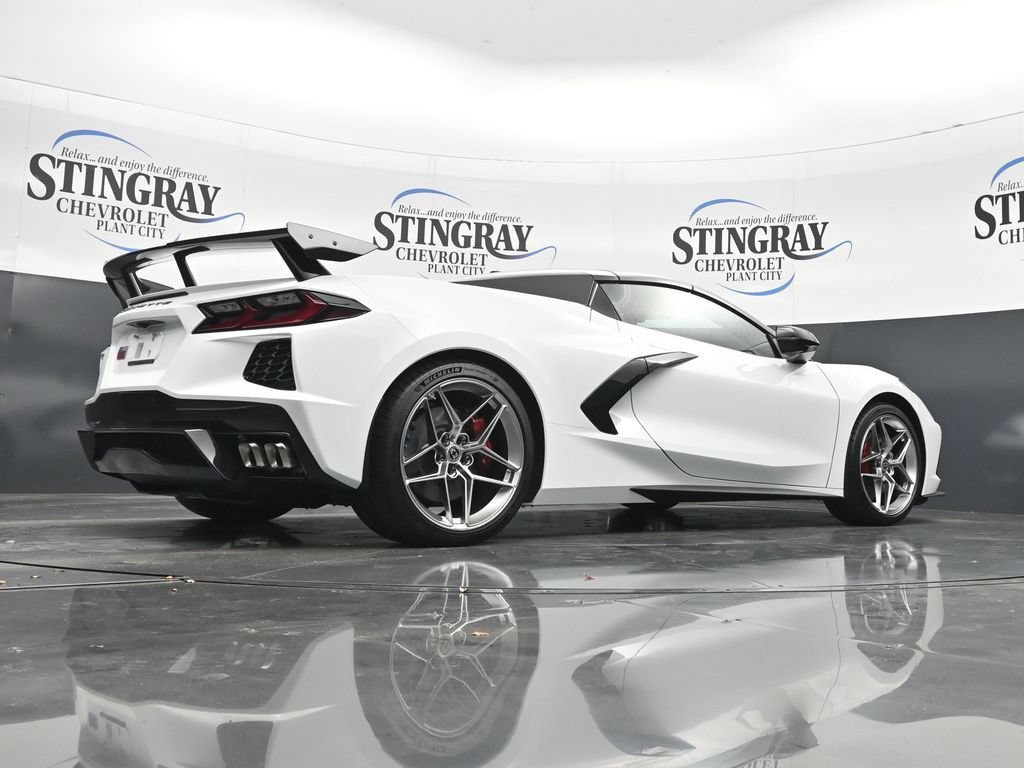 Used 2025 Chevrolet Corvette Stingray Premium Conv w/ Z51 Performance Package RWD image 23