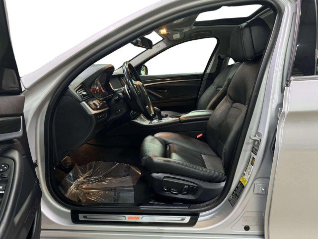 Used 2014 BMW 550i xDrive Sedan AWD/4WD image 15