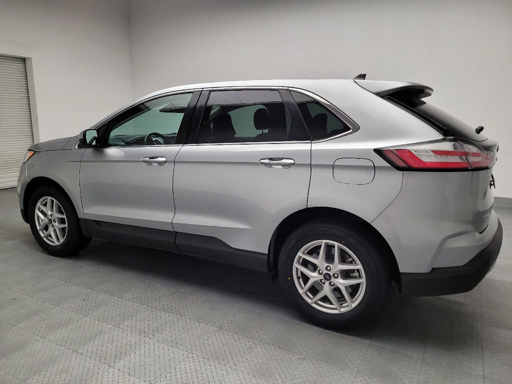 Used 2023 Ford Edge SEL image 3