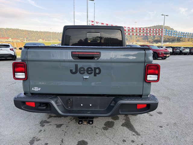 Used 2025 Jeep Gladiator Sport AWD/4WD image 5
