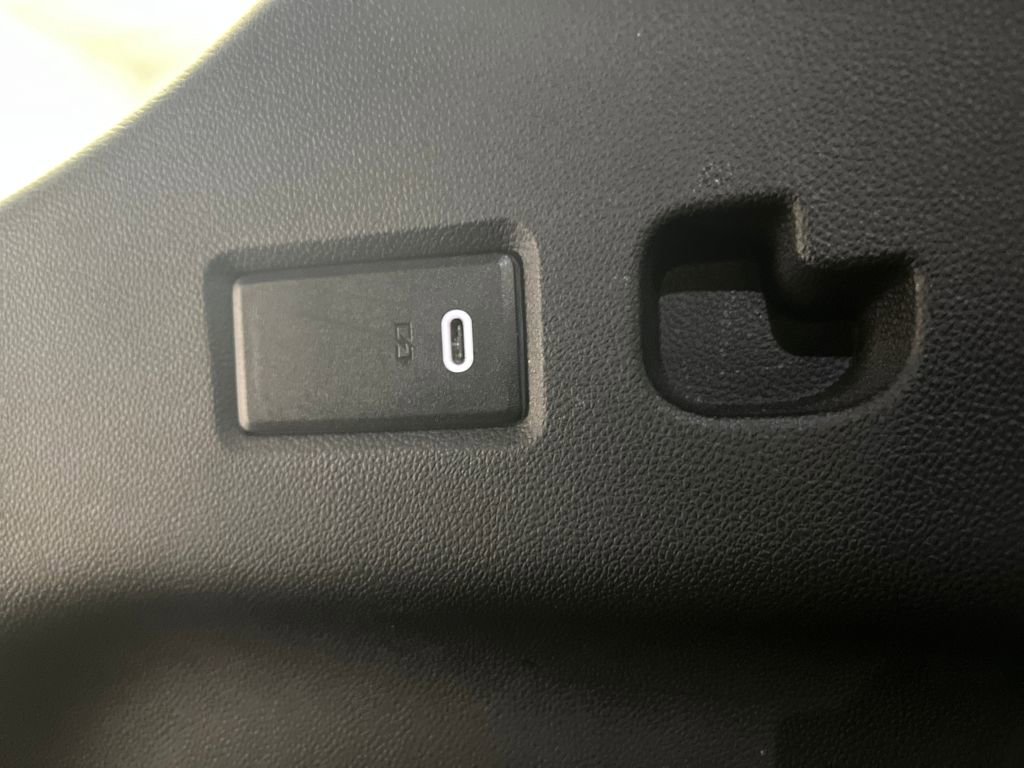 Used 2024 Chevrolet Suburban RST image 34