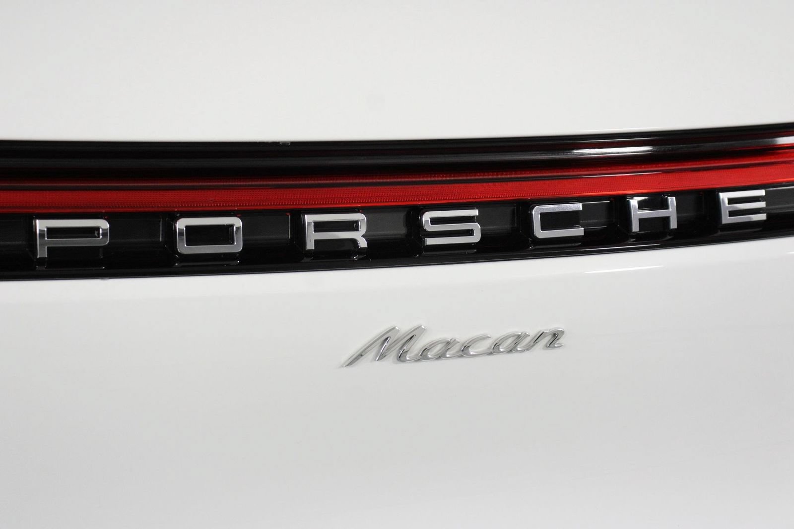 Certified 2026 Porsche Macan AWD/4WD image 22